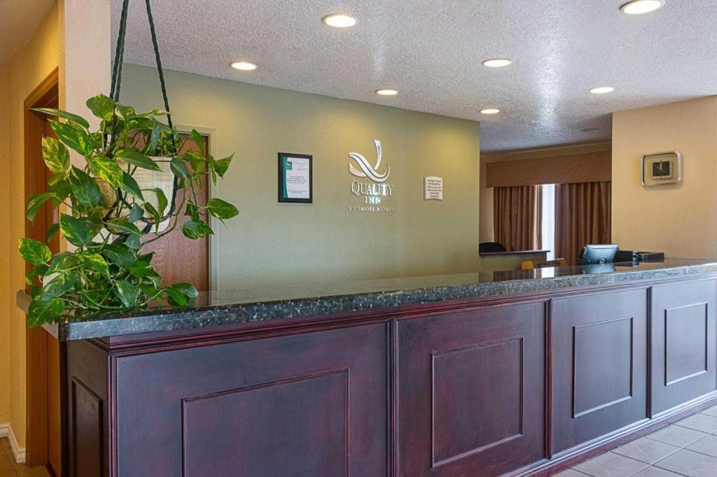 Quality Inn Los Lunas Bagian luar foto